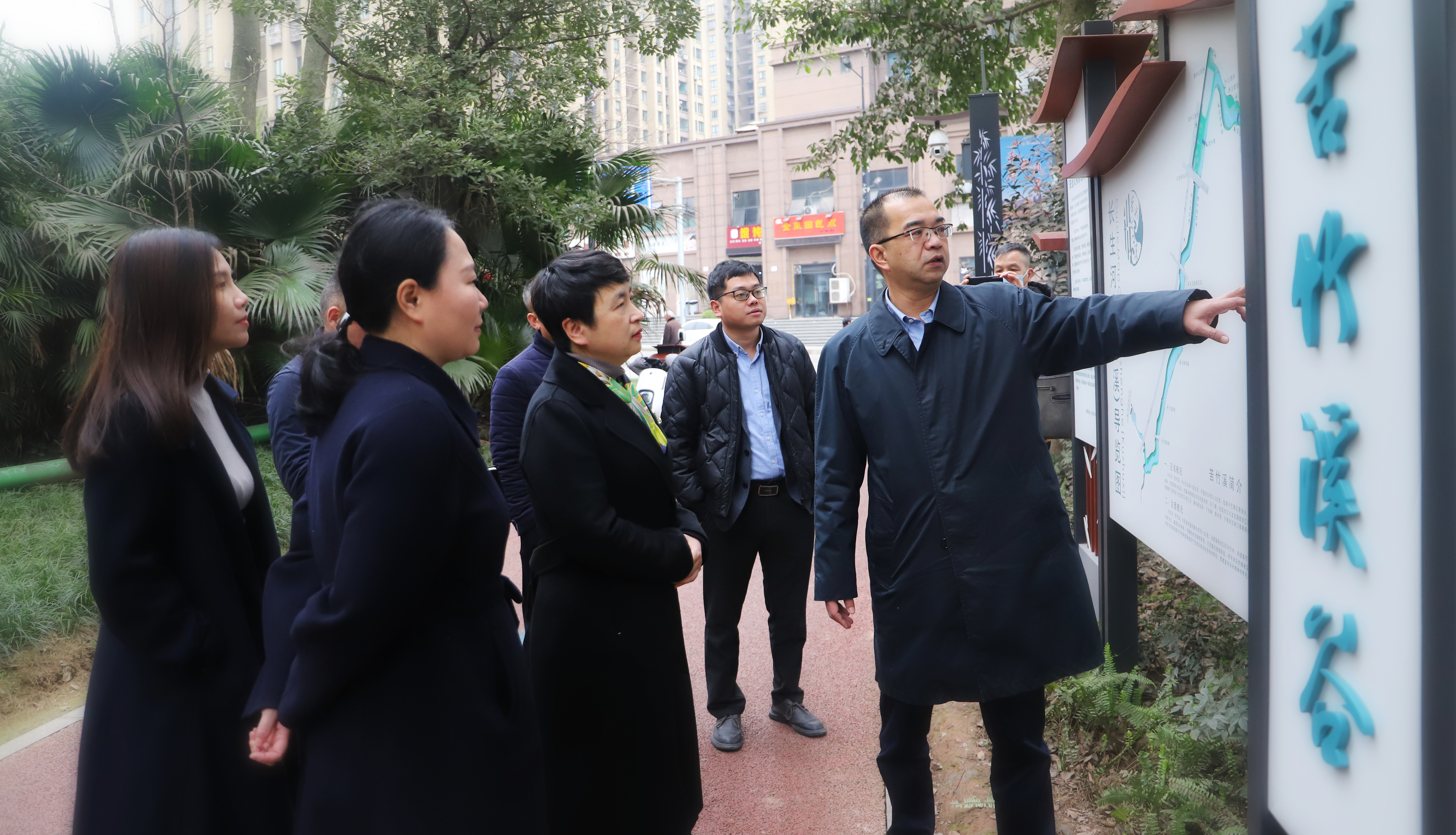 罗莹调研德润.jpg